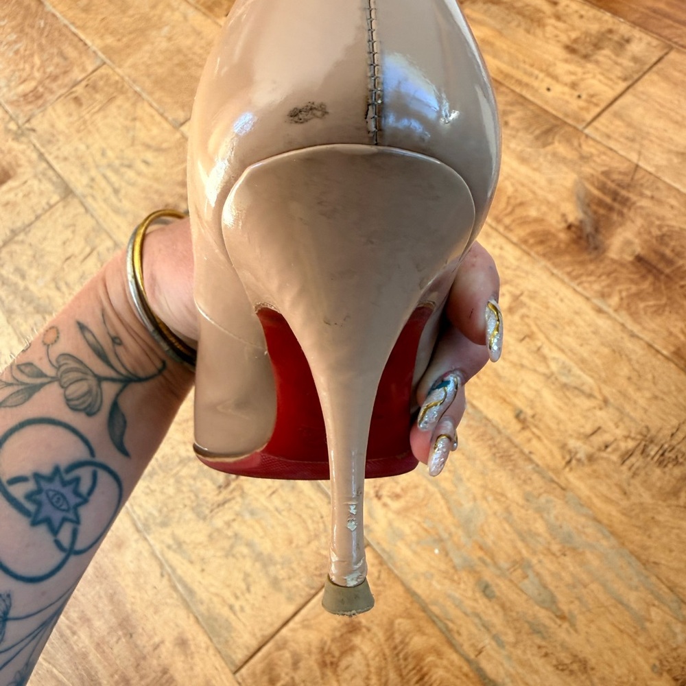 Christian Louboutin Nude Patent Pointed Toe Pumps - Classic Beige - size 36 - Picture 5 of 8